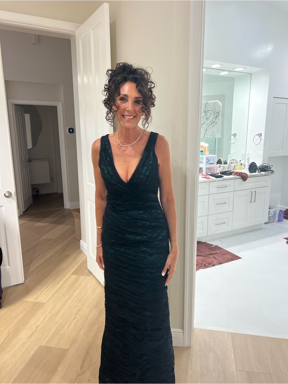 Elegant Deep Green V-Neck Evening Gown